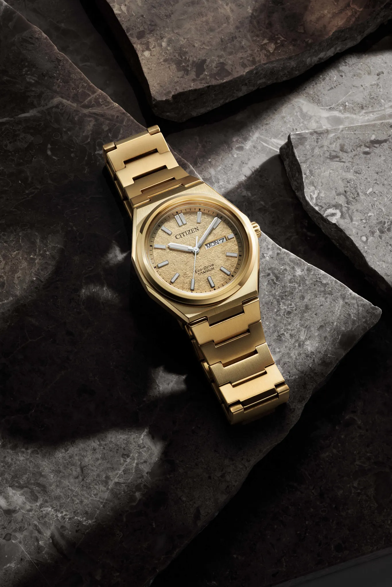 Zenshin Three-hand Yellow Dial Super Titanium with Duratect Amber